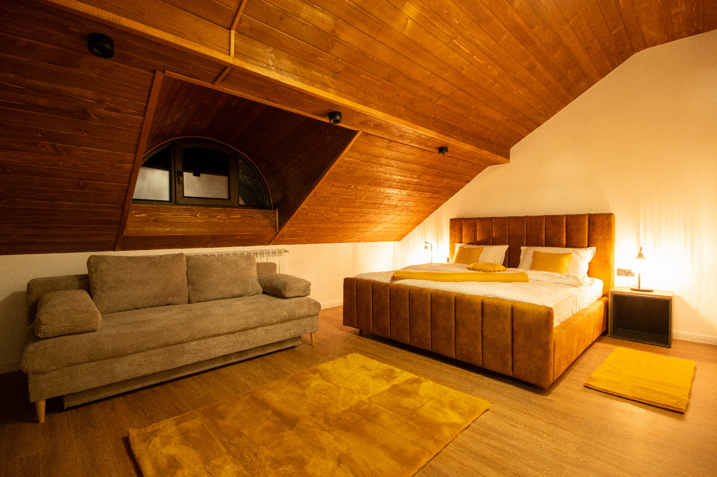 Cazare Camera Dubla Superioara Mansarda cu Canapea Bucovina